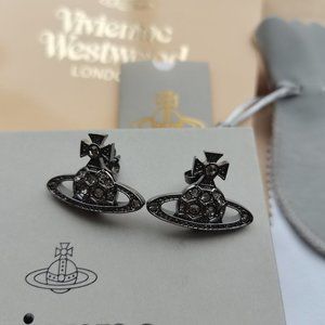 💖 Vivienne Westwood Stud Earrings